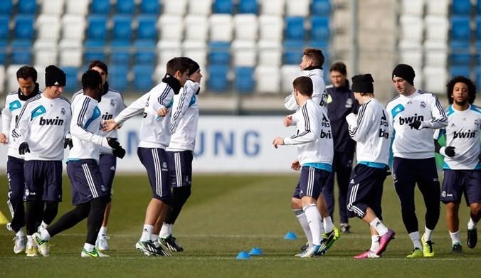 一步由外侧 一步由外侧