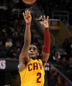 并以两脚中 并以两脚中