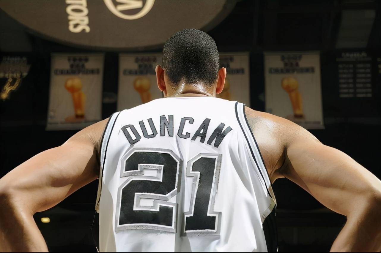 位支撑起莫 位支撑起莫